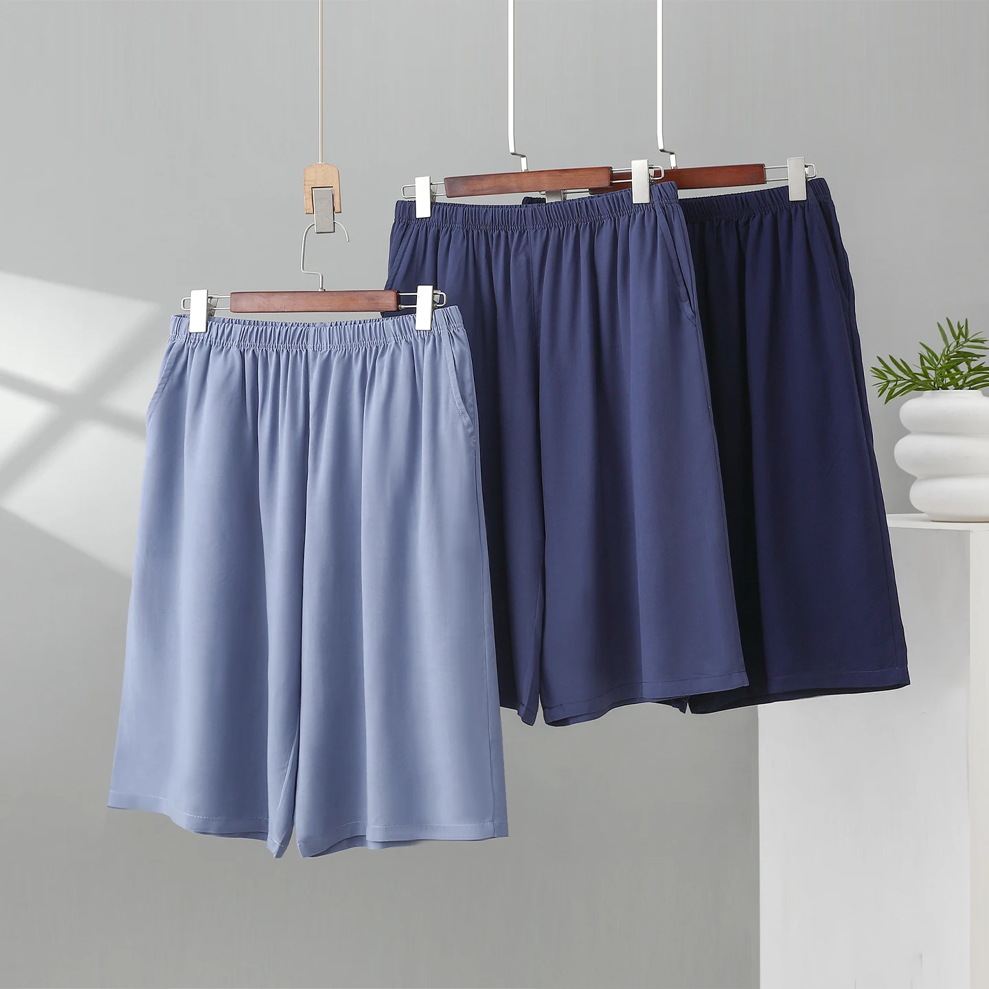 

Loose Men's Silk Shorts Casual Wide Leg Pants Five-Quarter Length Home Wear Comfortable Breathable Summer Leisure Trousers