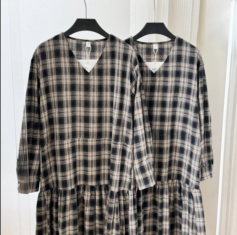 2025 nieuwe vintage vrouwelijke zomer geplooide v-hals geruite losse lange damesjurk streetwear retro lantaarn mouw knielange jurken