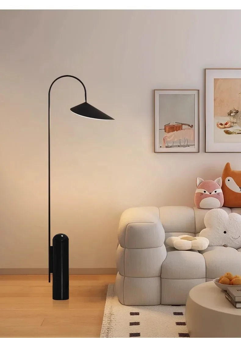 Modern Danish Bedroom Bedside Lamp Simple Minimalist Designer Creative Vertical Desk Lamp Study Living Room Sofa Floor Lamp