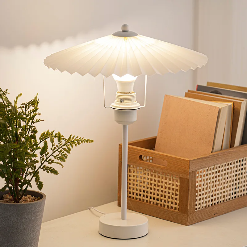 

Creative retro B & B atmosphere light Japanese pleated table lamp Bedroom bedside decorative lamp Simple table lamp