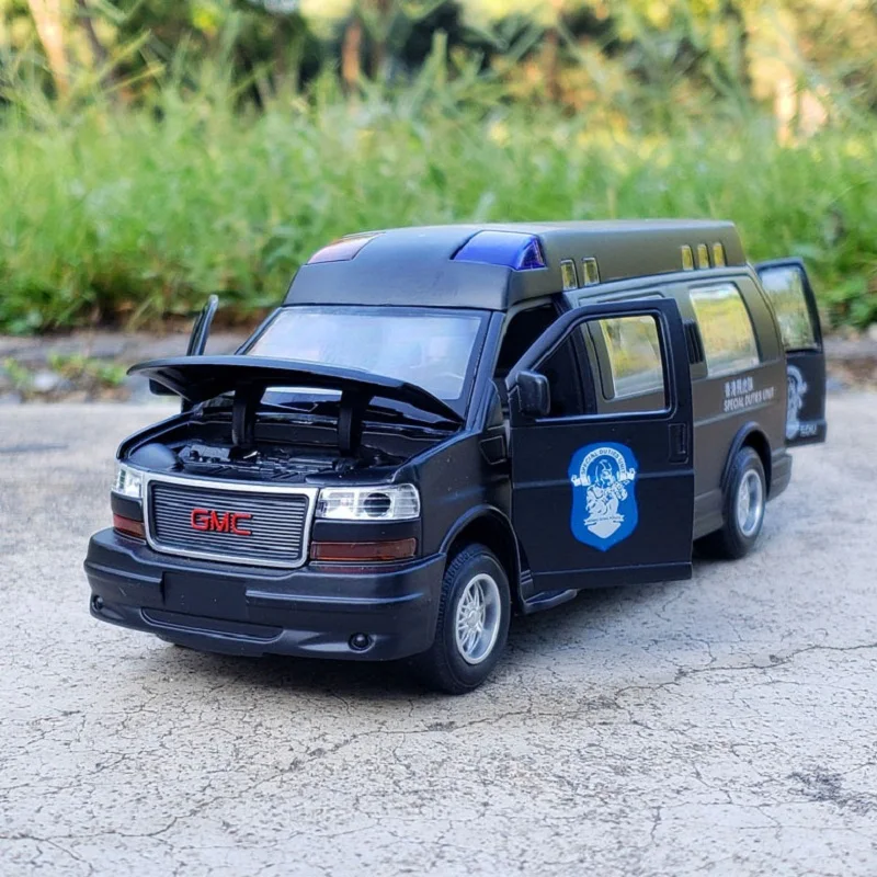 American Large MPV GMC Savana Police Car ShengHui 1:32 Alloy Collection Model Car Simulation Exquisite Diecasts & Toy Vehicles