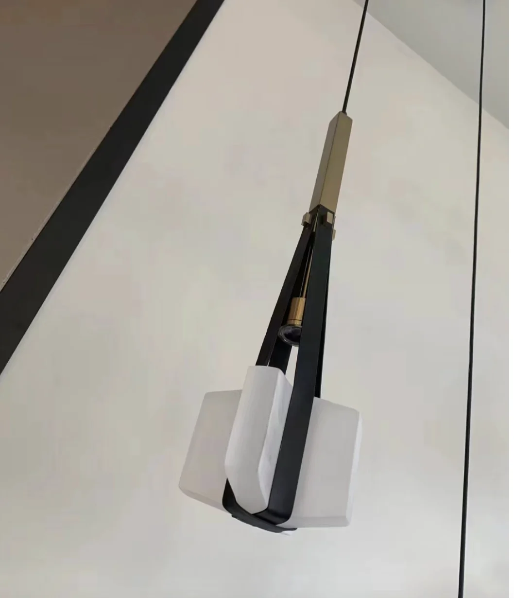 2025 Moderne Minimaliste Mode Simple Réseau Rouge Designer Restaurant Wabi-Sabi Vent Chambre Chevet Moderne Bar Étude Homestay M