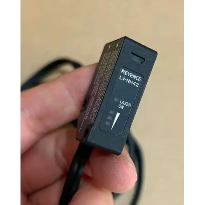 95% neu, Keyence-Sensor, LV-NH42
