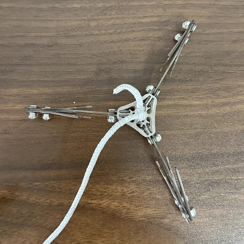 1 قطعة الطائرة بدون طيار الجاذبية المنشط الإنقاذ القابض الفولاذ المقاوم للصدأ تصارع مخلب متوافق مع ضوء Gimbal للعمليات الليلية