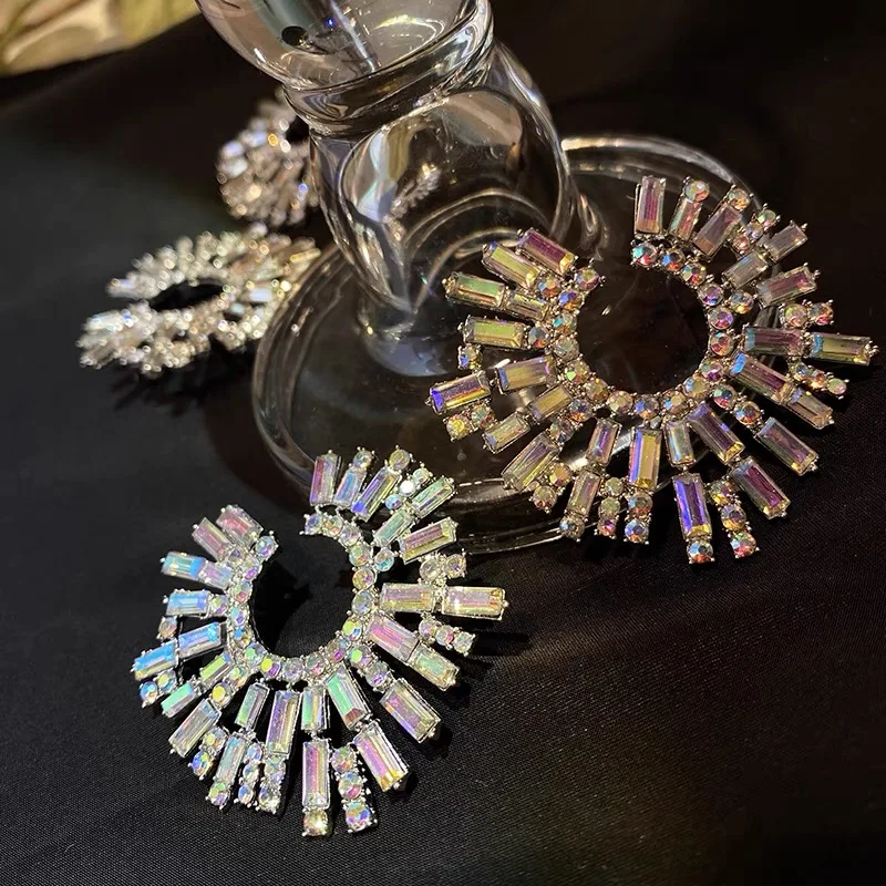 Luxury Exaggerated Crystal Earrings Large Circle Flower Shiny Rhinestone Stud Earrings for Women 2022 Trendy Fashion Jewelry