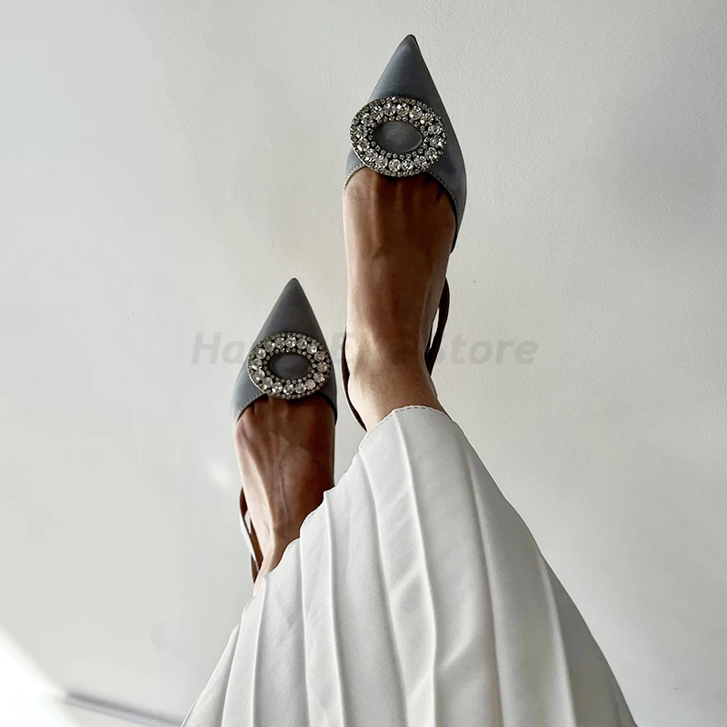 2023 eleganckie krysztaลowe pantofle buty kobieta luksusowe Rhinestone kocie obcasy damskie szpiczasty nosek satynowe buty na wysokim obcasie