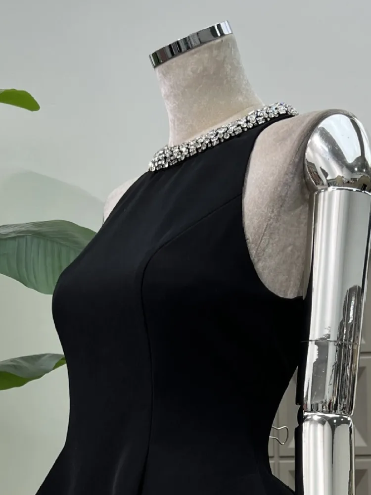 فستان DFDG للسيدات لربيع وصيف 2025 مُزين بقطع القماش شفافة بدون أكمام ورقبة دائرية وحاشية متدرجة فستان كاجوال مصمم #5