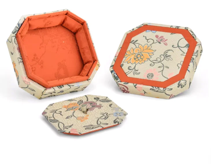 

Octagonal Portable Fabric Jewelry Organizer Box Small Chinese style Jewellery Storage Box for Women Bangle Bracelet