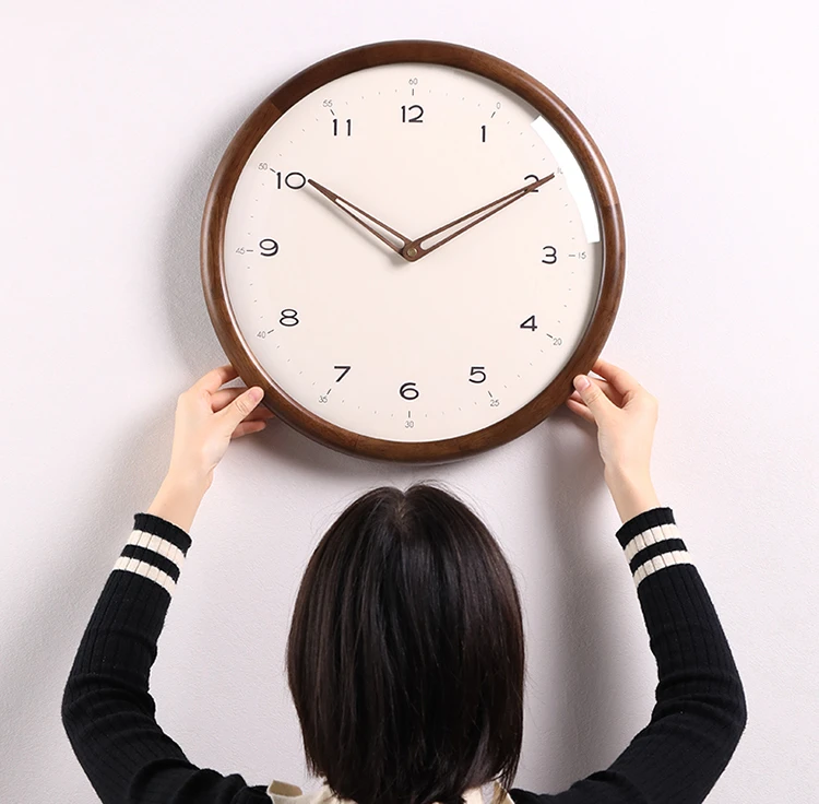 Simple living room wall clock 2023 new modern restaurant clock wall mute online celebrity clock decoration without punching.