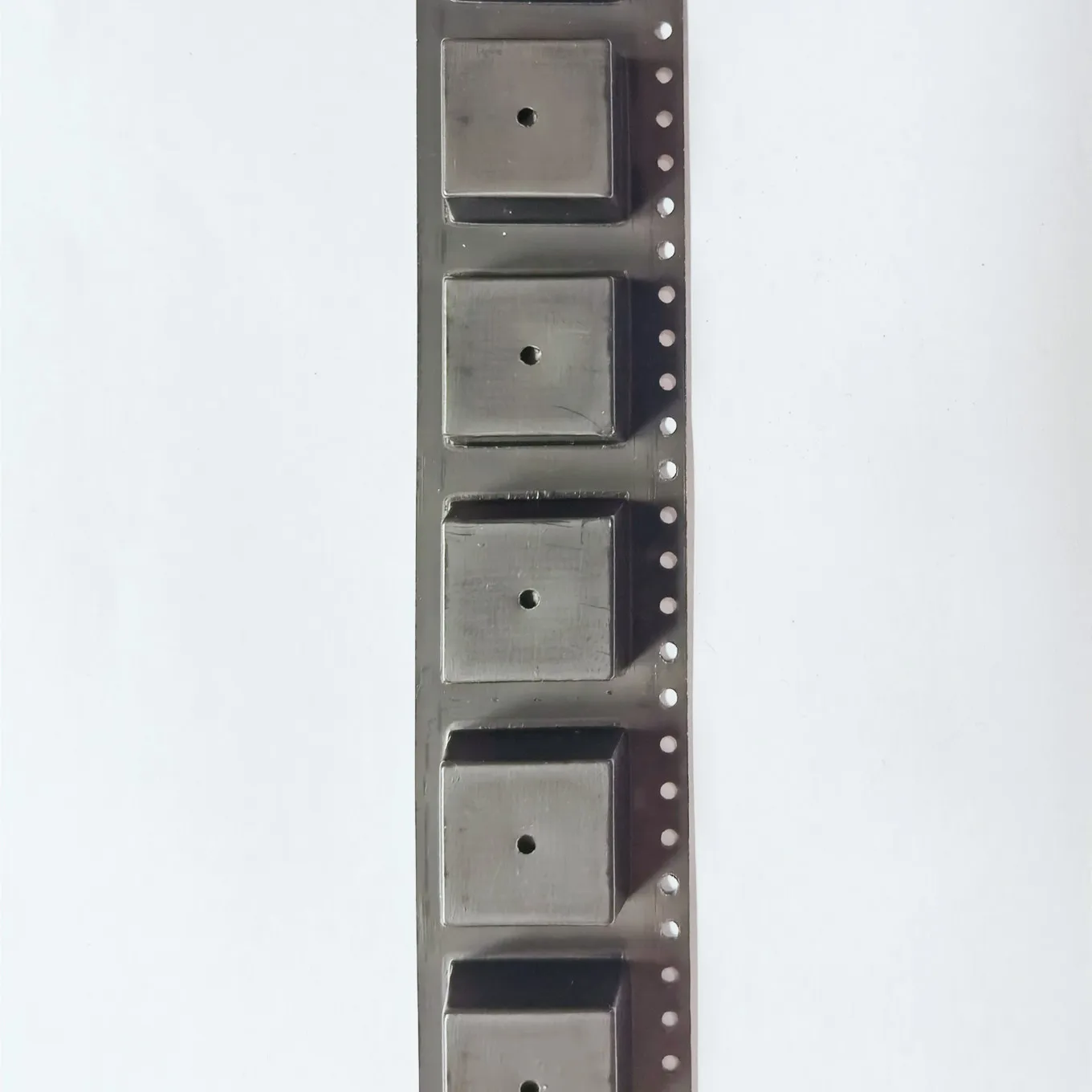 Nuovo induttore ad alta corrente originale 100% FP1308-R44-R 440NH 68A