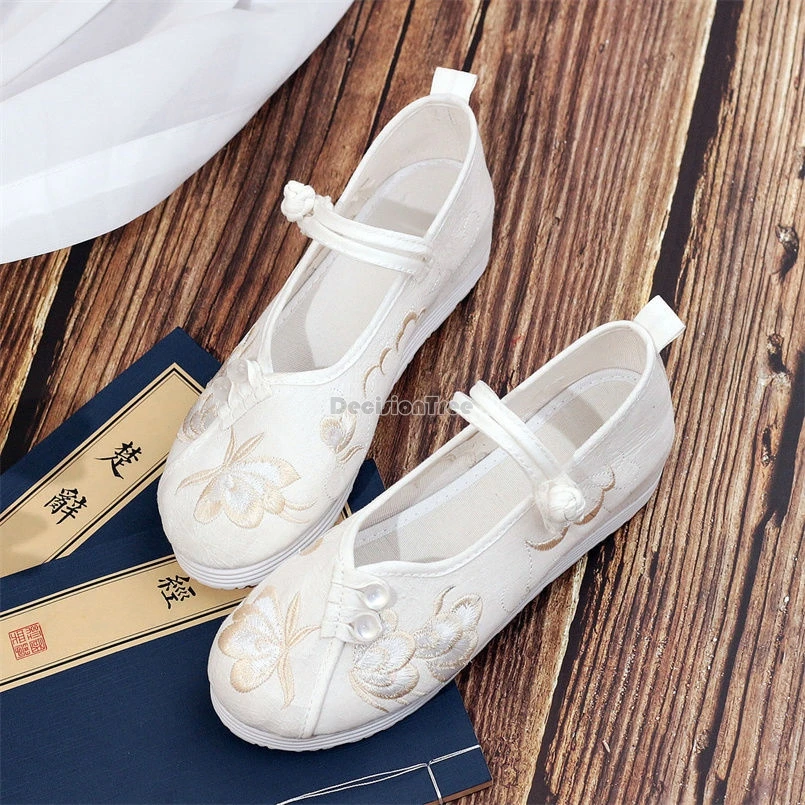 2024 chinese ancient handmade embroidered hanfu boots classical temperament tea art shoes leisure daily old peking cloth shoes