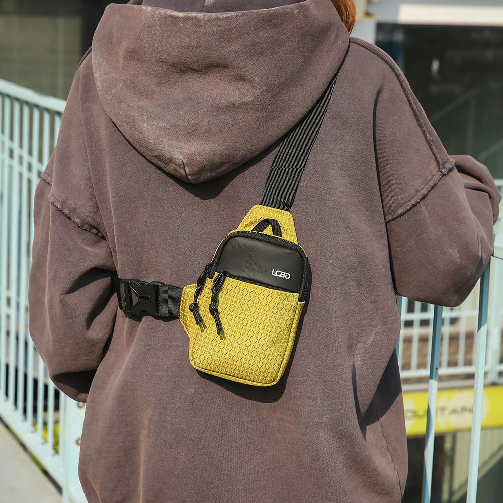 

Unisex Mini Grid Nylon Sling Bag Lightweight Chest Bag with Buckle Strap Portable Edc Pouch for Daily Commute Outdoor Travel