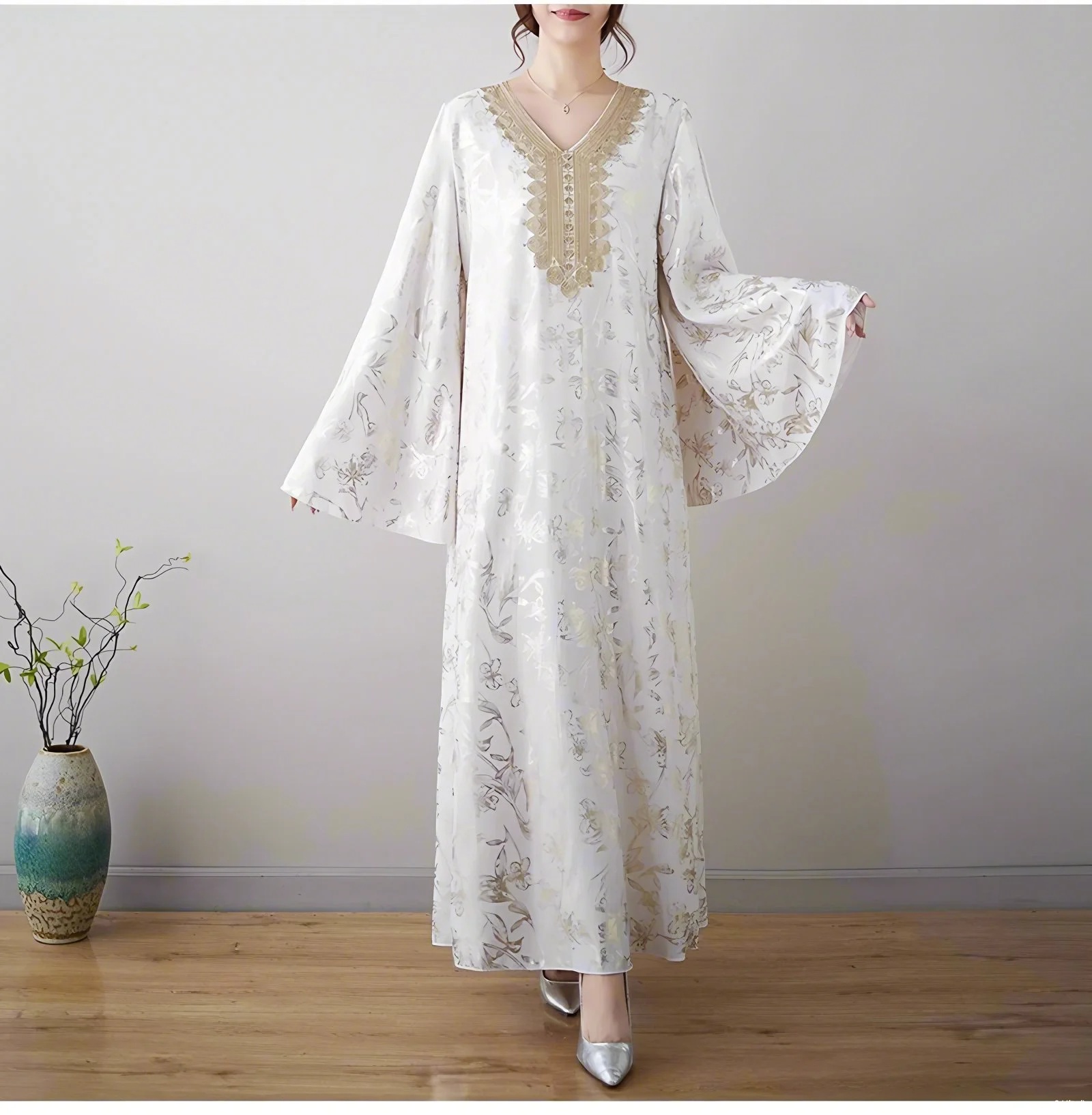 

Middle Eastern ethnic style loose dress elegant exquisite embroidery V-neck large flared sleeves vintage print dress