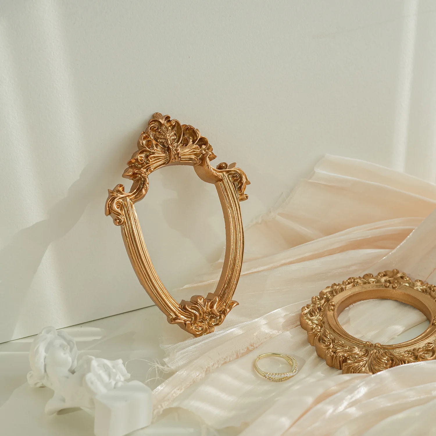 Ouro Display Stand Mini Pequeno Moldura Vintage Ornamentos Jóias Brincos Fotografia Props Fundo Decoração