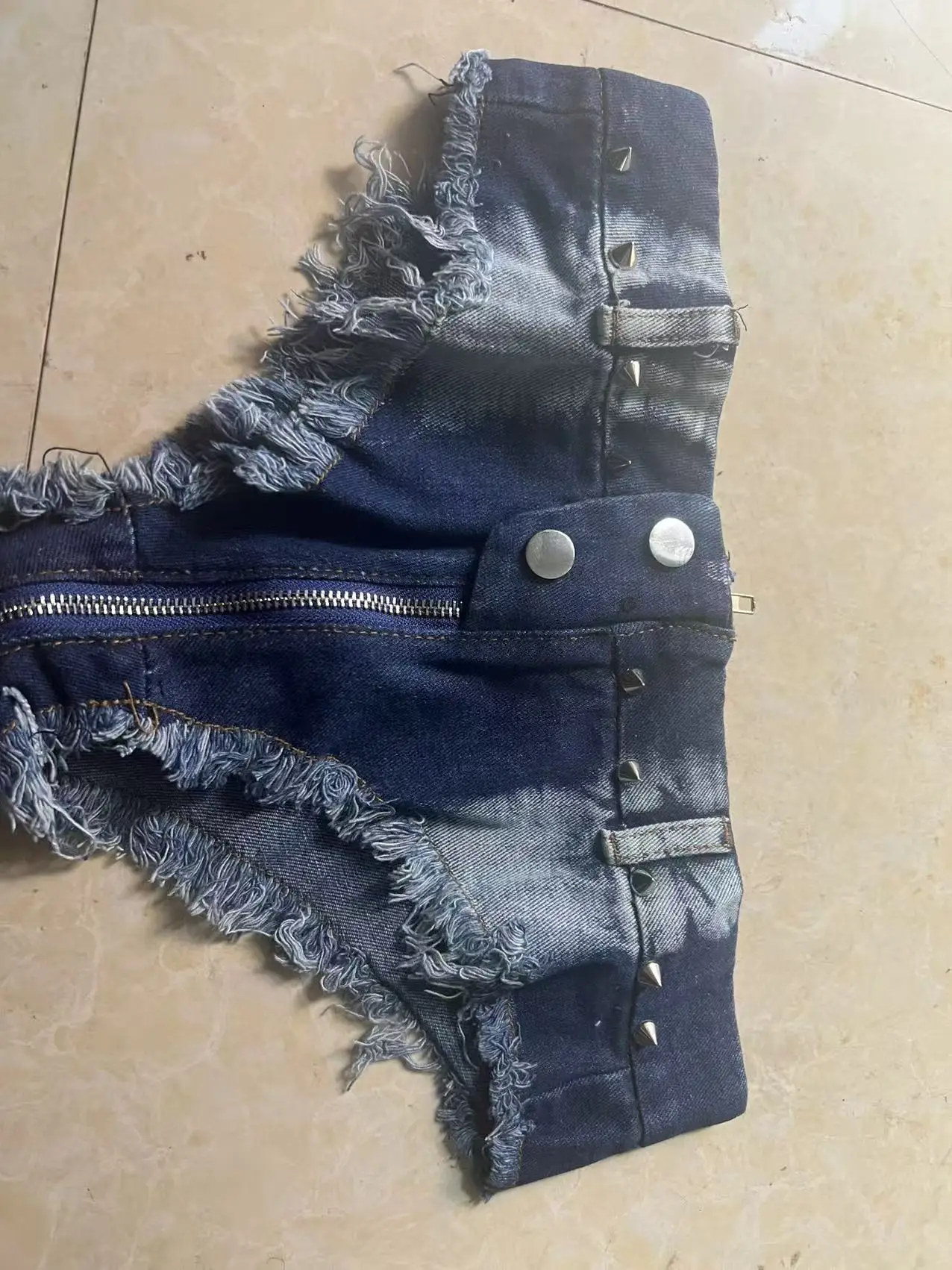 Pantaloni caldi a vita bassa retrò Spice Girl strappati pantaloncini super denim da donna