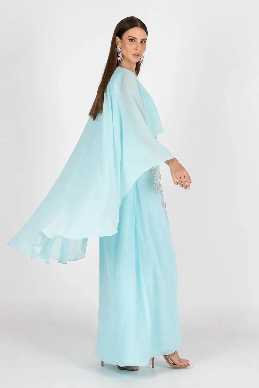 New Arrival Baby Blue Mother Dresses Arabic with Cape Mother of the Bride Gowns 2024 V Neckline Wedding Party Gowns Beading