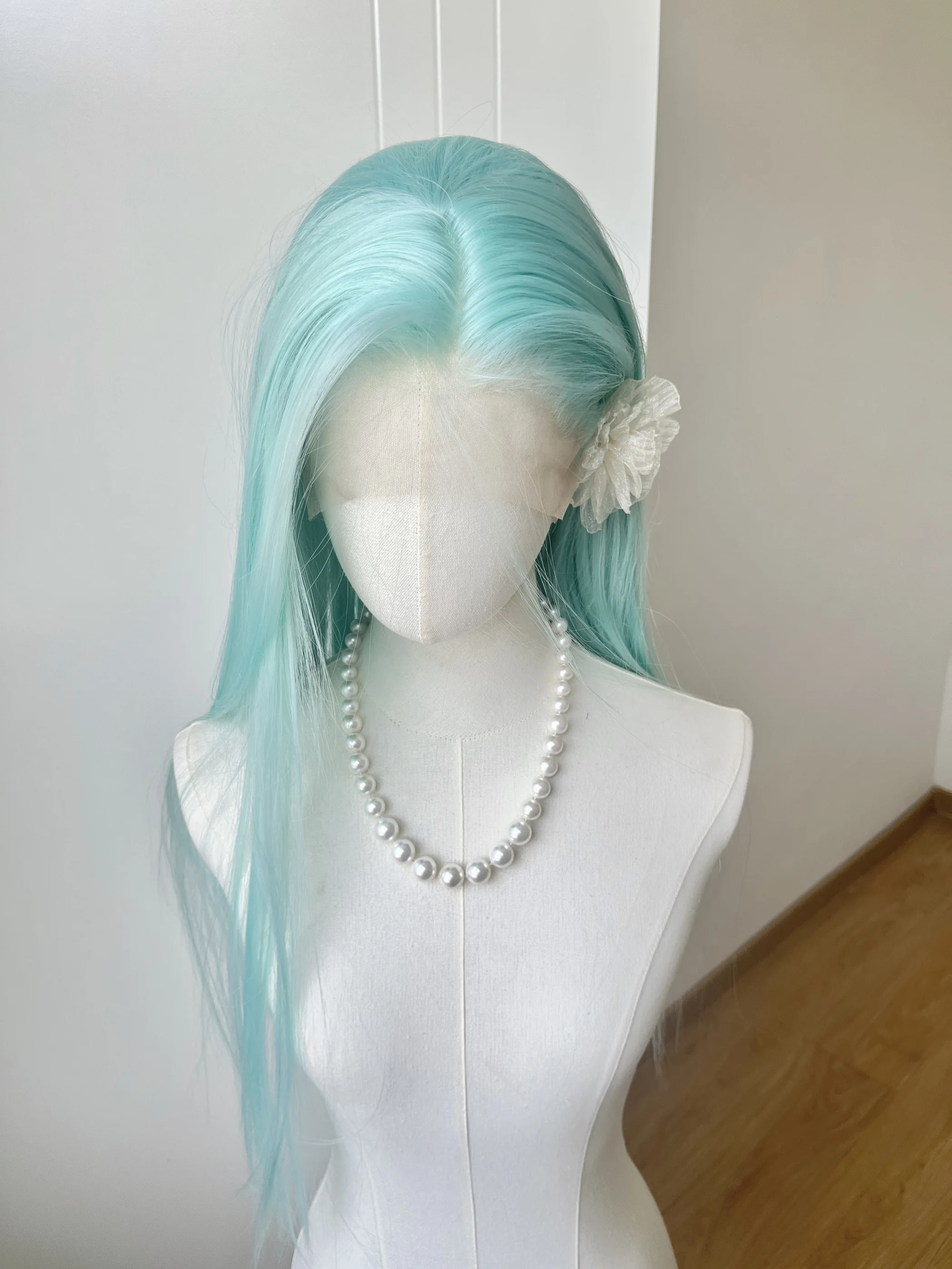 Peruka typu lace front w kolorze miętowej zieleni dla kobiet, peruka syntetyczna z wysokiej jakości włókien, długa, prosta, z przedziałkiem 13*4, idealna do cosplayu.