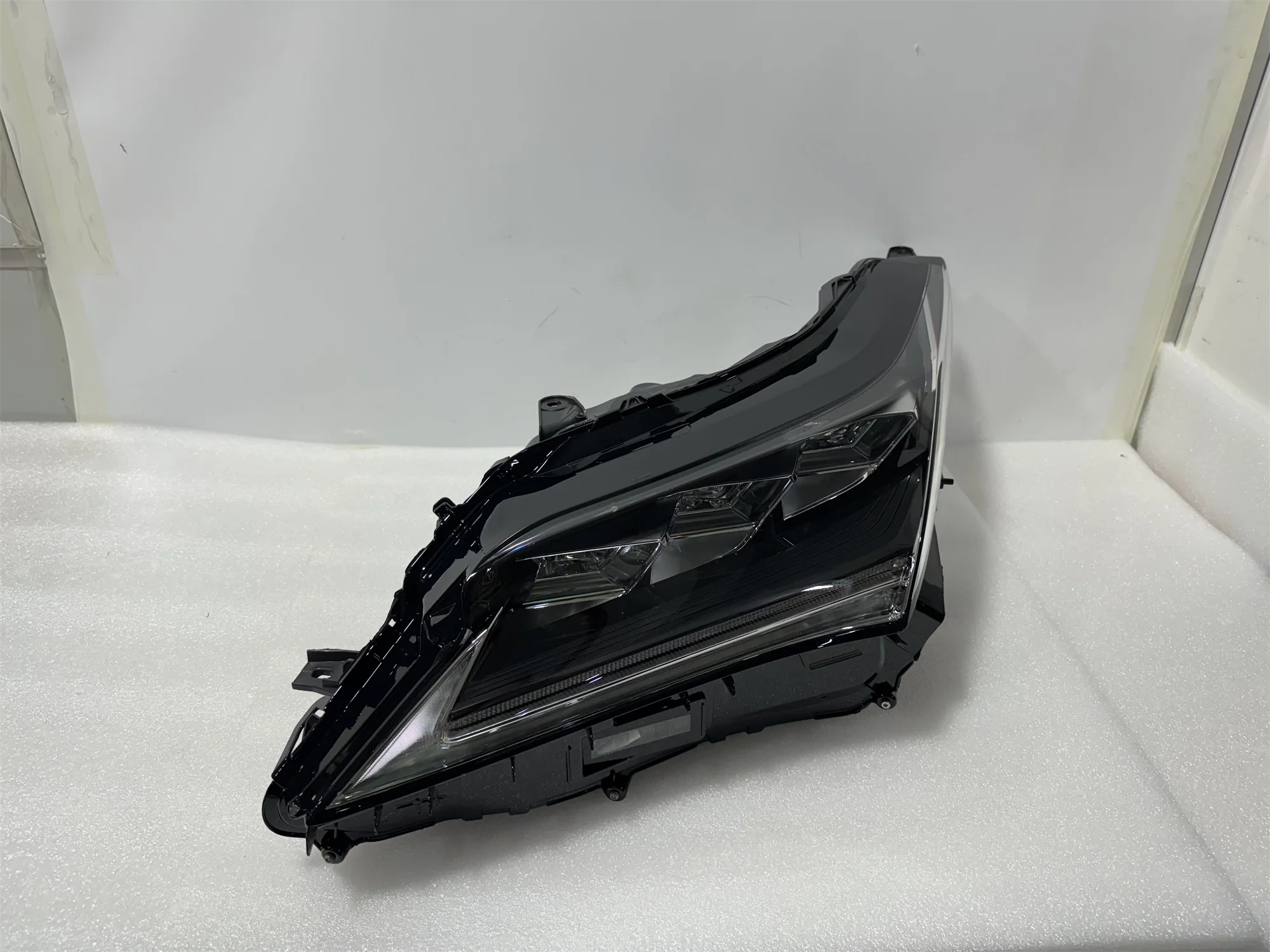 

Подходит для светодиодных фар Lexus RX 2016-2019, высококачественная система освещения прямых продаж с фабрики RX. Светодиодные фары.