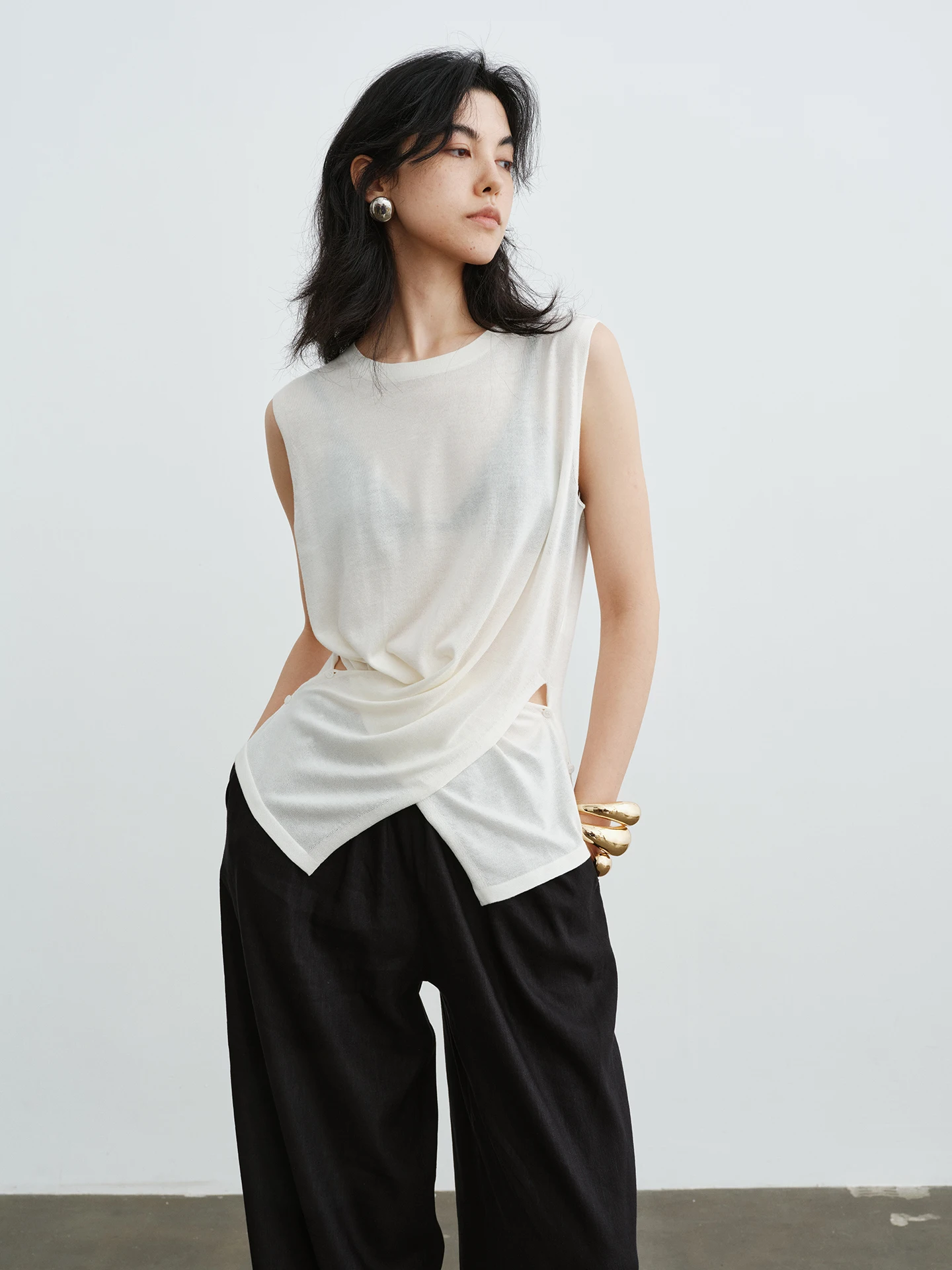 

Ayuko Japanese Tee-acetate Lyocell Knitted Vest Simple Luxury Overlap Design Versatile Women's Faion Spring Season