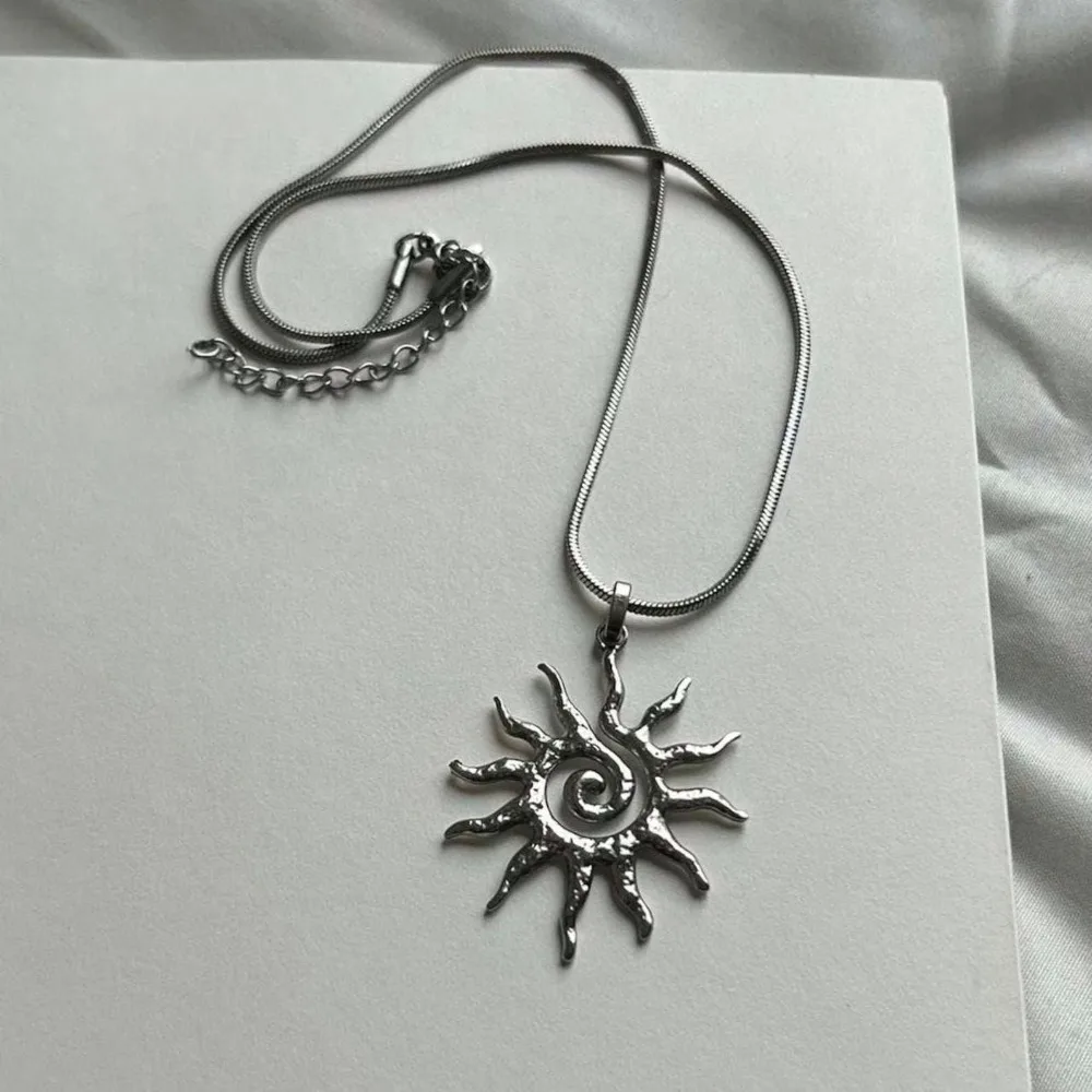 Bohemia Personality Vortex Spiral Sun Pendant Stainless Steel Snake Chain Necklace for Men Women Jewelry Daily Wear Jewelry Gift