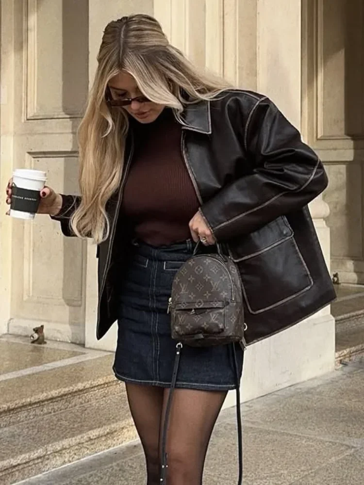 

Women Brown Lapel Vintage Leather Jacket Fashion Long Sleeve Zipper Pockets Loose Coat 2025 Autumn Lady High Street Outwear New