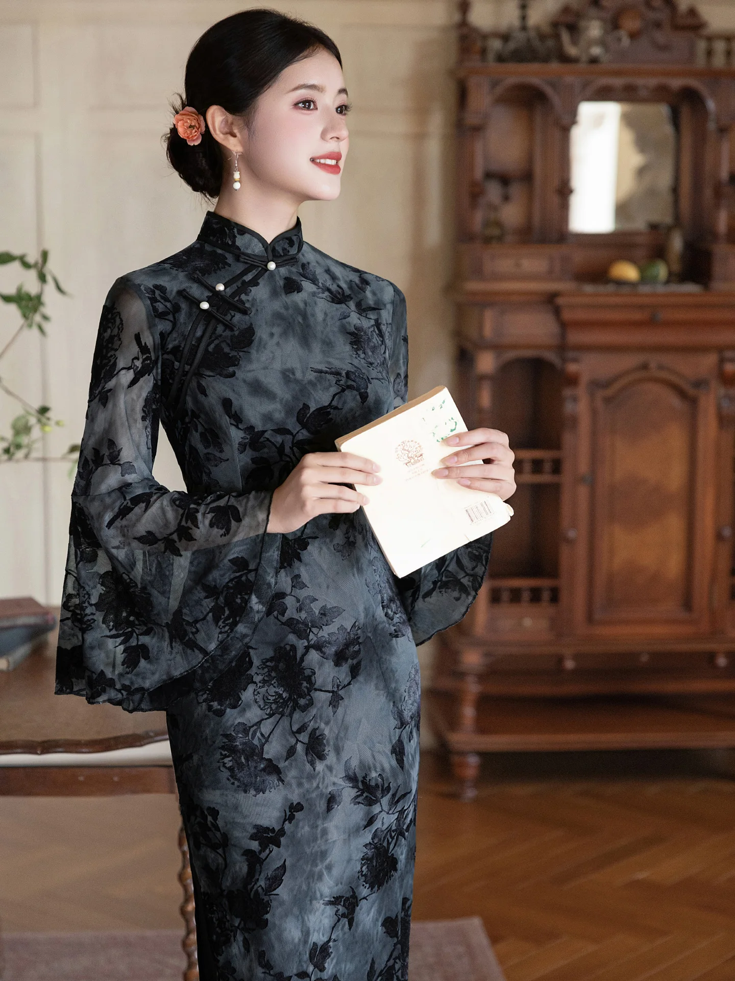 

Осенне-зимнее плотное платье Ципао с вышивкой в китайском стиле для повседневного улучшения для молодых девушек в стиле ретро, тонкое платье Ципао с длинными рукавами