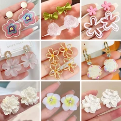 2025 New Flower Hanging Earrings White Enamel Floral Acrylic Petals Crystal Imitation Pearl Dangle Earrings for Women brincos