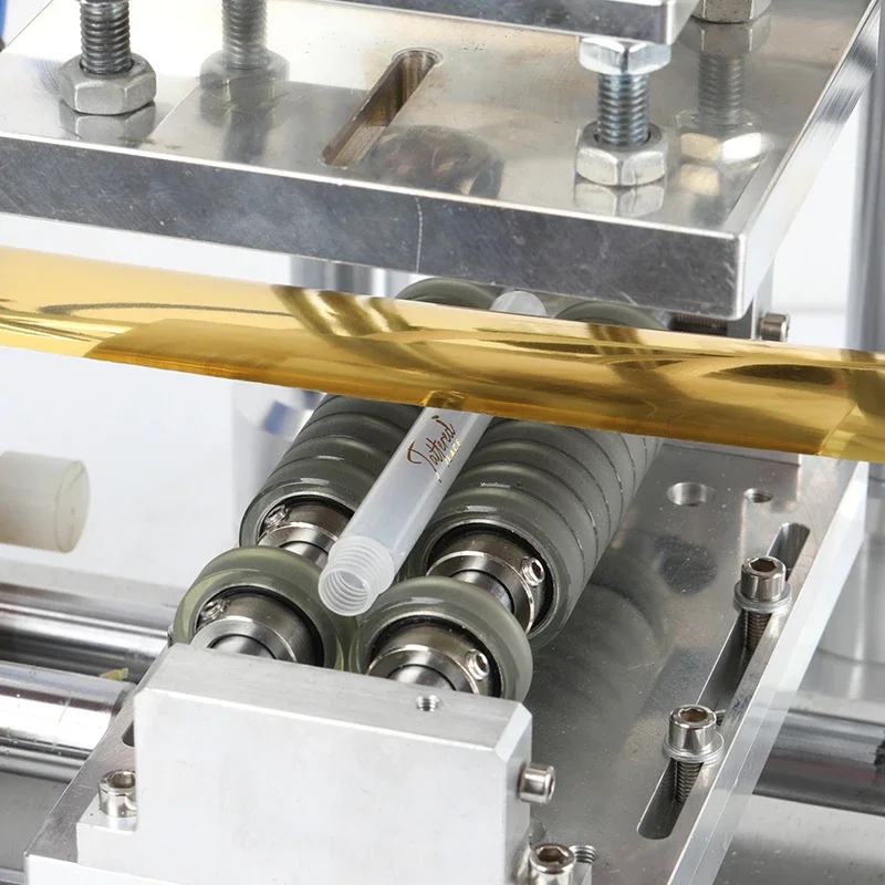 Machine d'Estampage à Chaud pour Bouteilles Cosmétiques, Rouleau Pneumatique d'Alimentation existent, Feuille d'Or