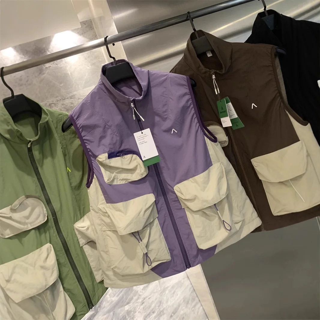 

Outdoor Multi-Pocket Vest Men Women, Water-Resistant Lightweight Summer Sleeveless Jacket Breathable Design for Camping Travel