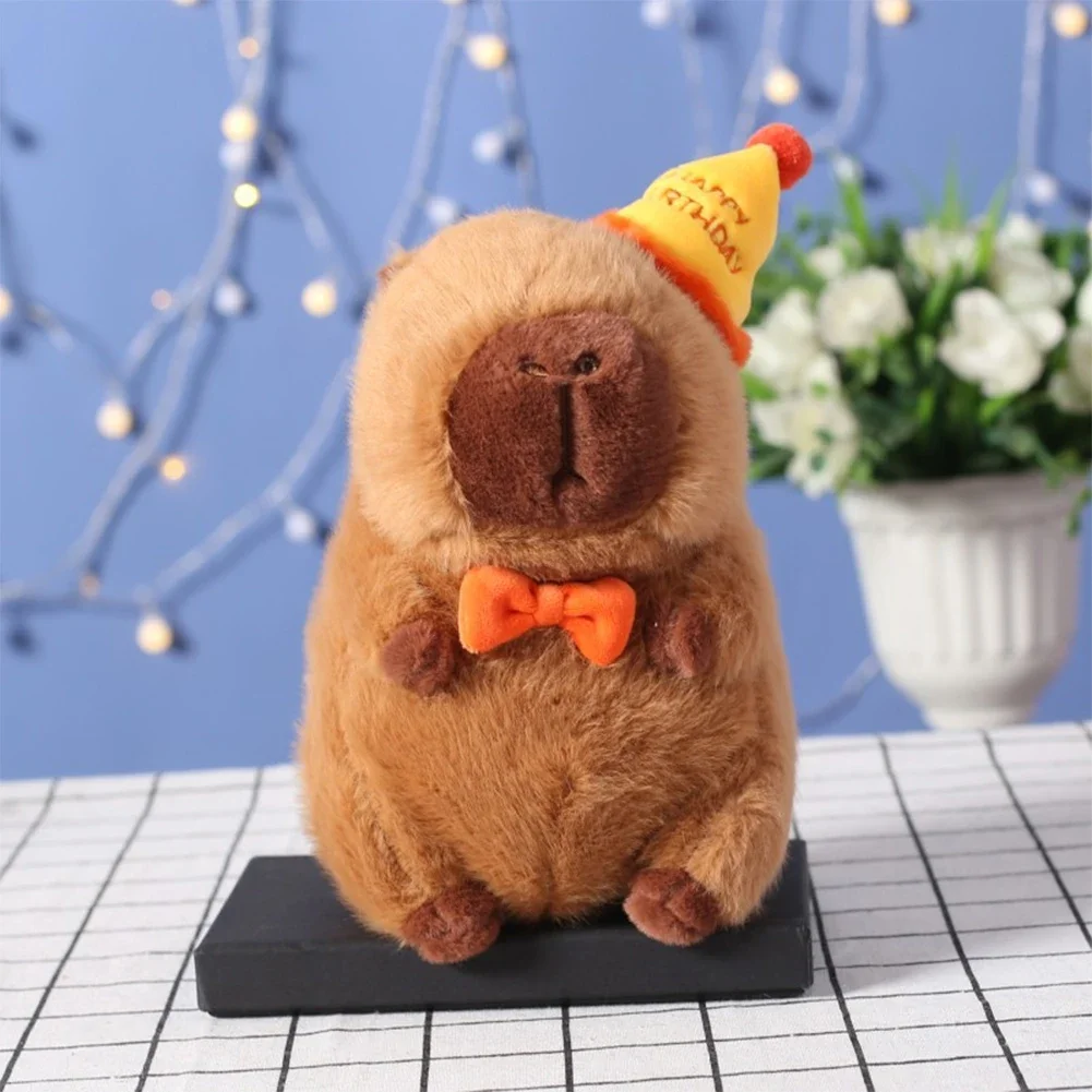 Feliz aniversário Capri Boneca de pelúcia infantil, pelúcia Kawaii fofa, bichos de pelúcia fofos, simulação suave, prenda de aniversário