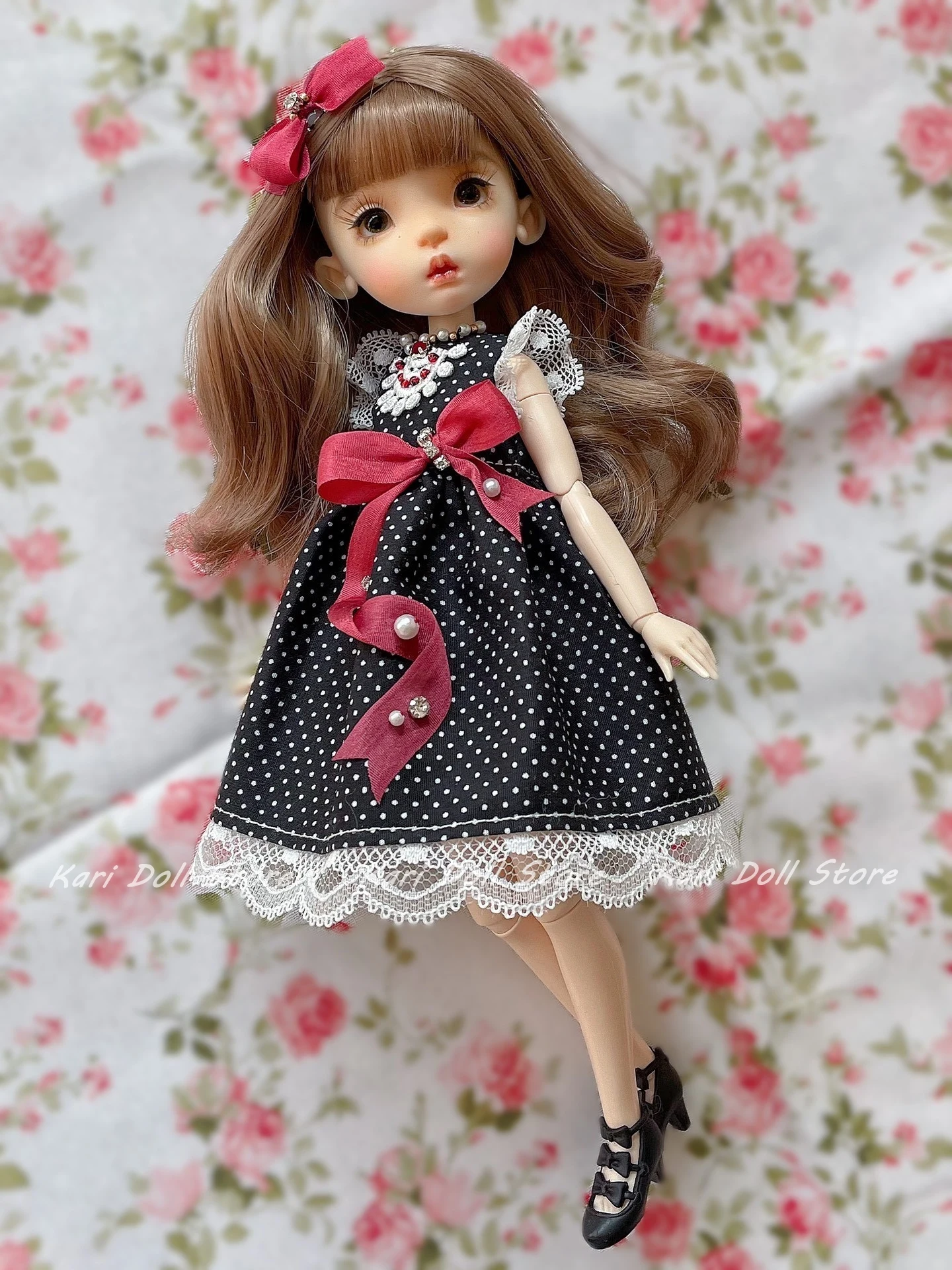 

Kari Doll Одежда и юбки Черное платье с лентой в горошек для куклы Landazz Landoudou