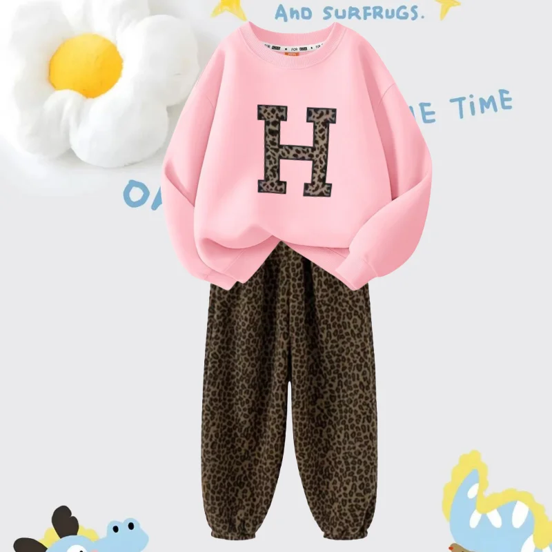 الخريف طفلة الملابس مجموعة الأطفال الأبجدية أزياء الكرتون طباعة أعلى و ليوبارد طباعة السراويل قطعتين دعوى بدلة على الموضة #2