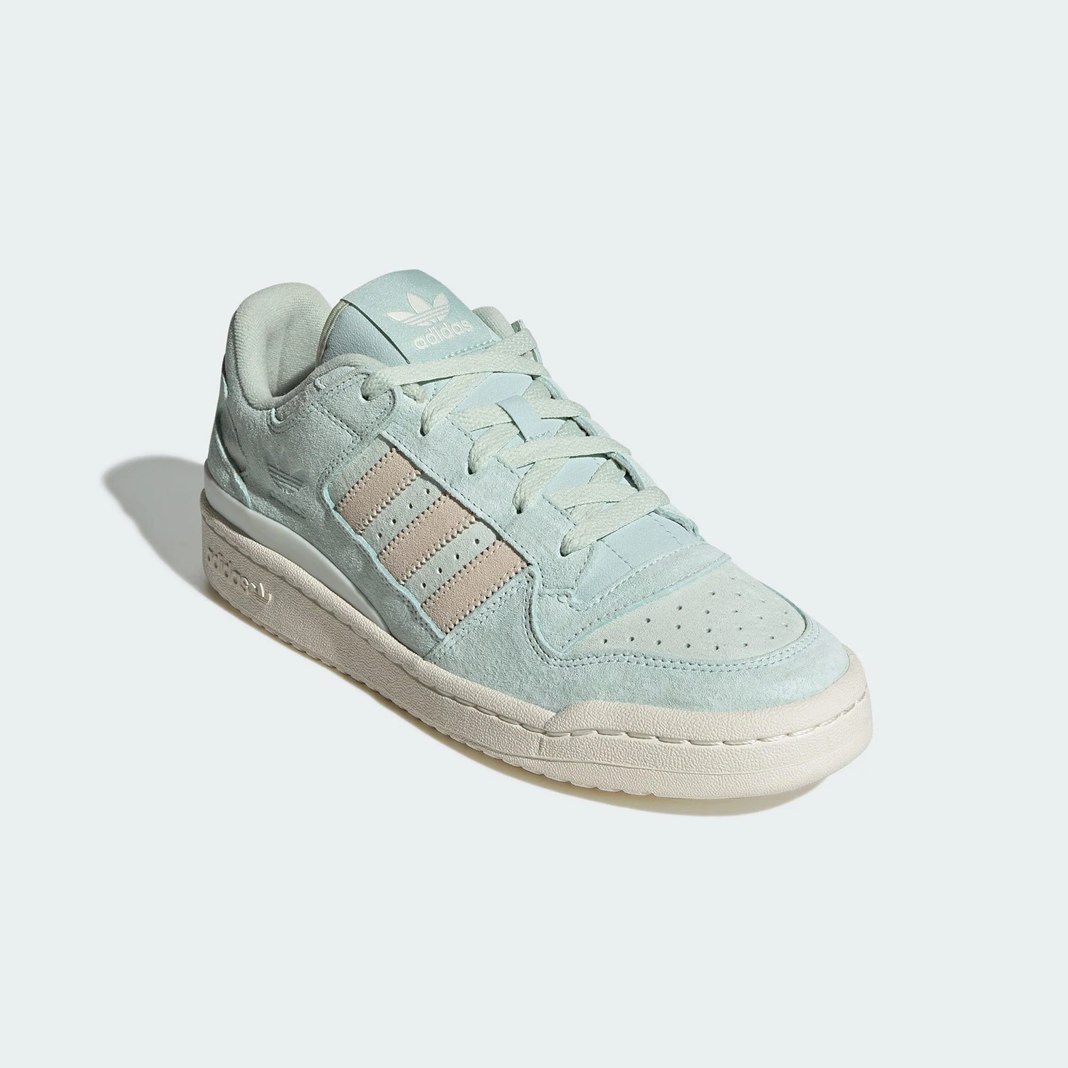 حذاء رياضي كاجوال نسائي من Adidas Originals ذو رقبة منخفضة في الهواء الطلق JQ9146