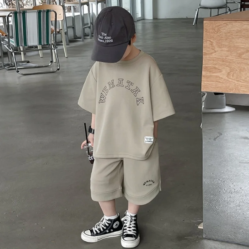 Nuovi bambini Estate Ragazzi T-shirt Pantaloncini Vestito Bambini medi e grandi T-shirt a maniche corte Vestito Abbigliamento estivo per bambini