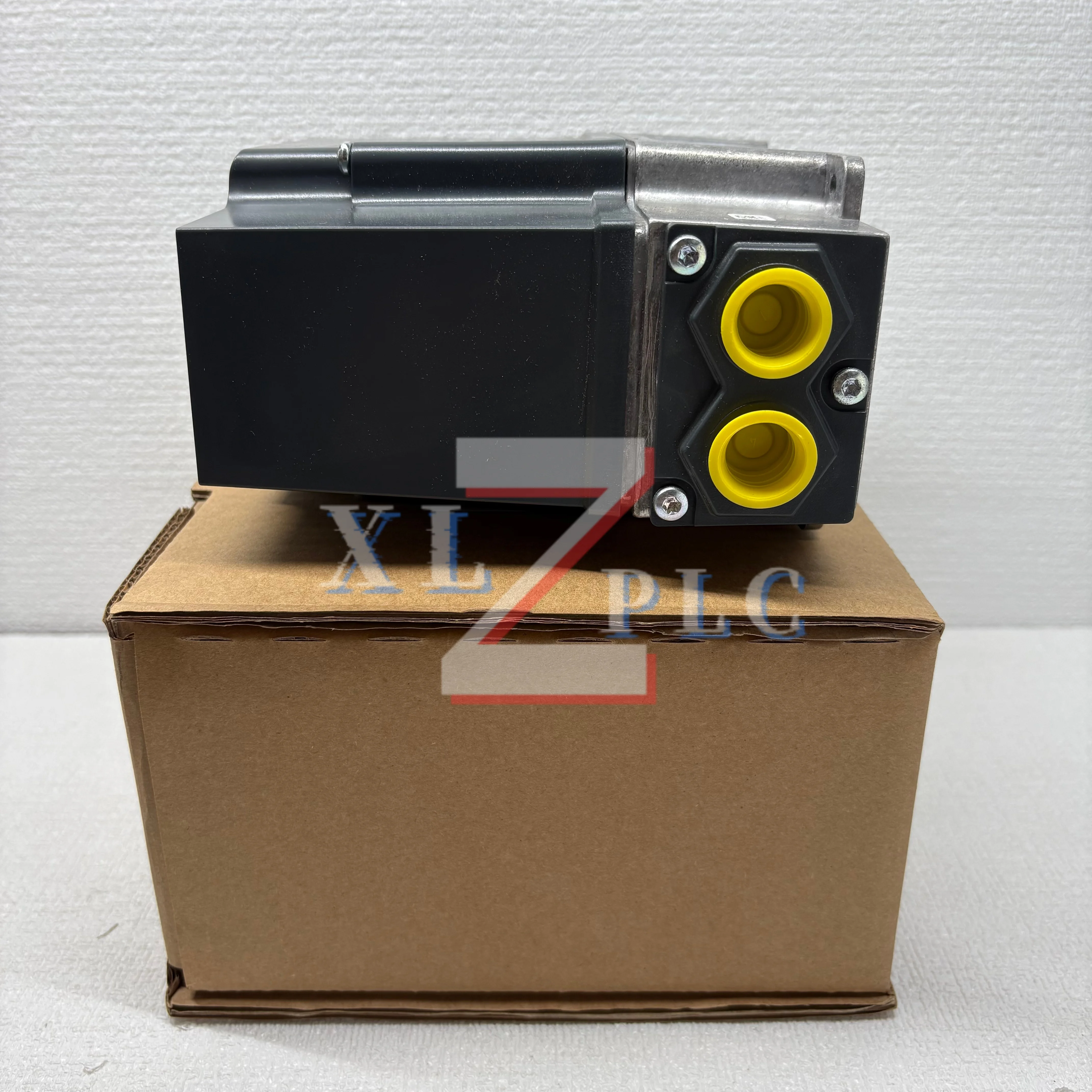 

Серводвигатель горелки SQM40.265A20 100% НОВЫЙ