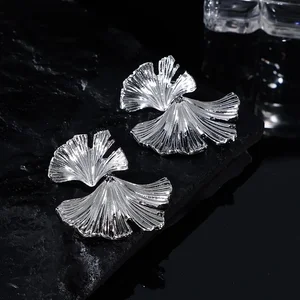Simple Silver Color Metal Big Plant Ginkgo Leaf Earrings for Women Fashion Statement Stud Earring Jewelry Gift Pendiente