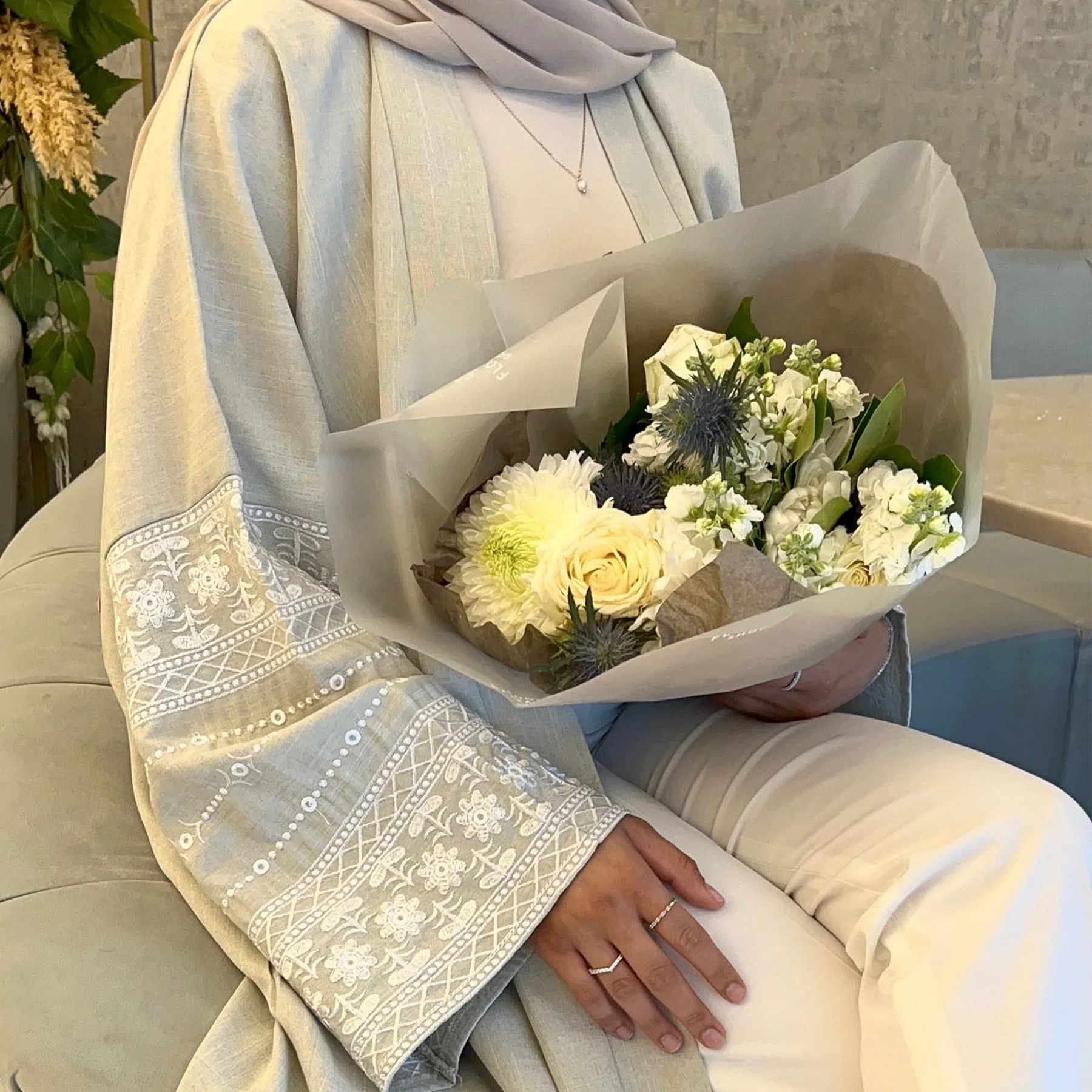 

Saudi Arabia Dubai Middle East Turkey Embroidery Elegant Cardigan Robe Fashion Simple Temperament Elegant Holiday Style High-end