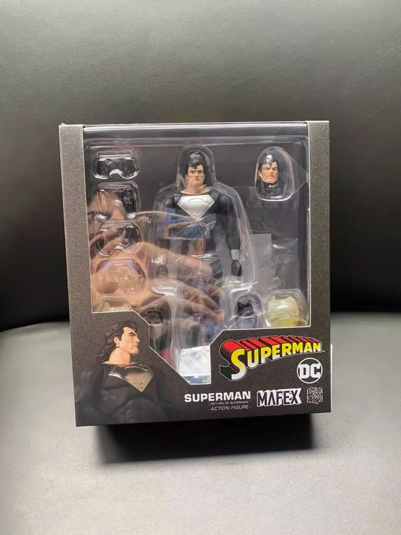 

Medicom Toy Mafex Return of The Knight Krypton Black Clothes Edition