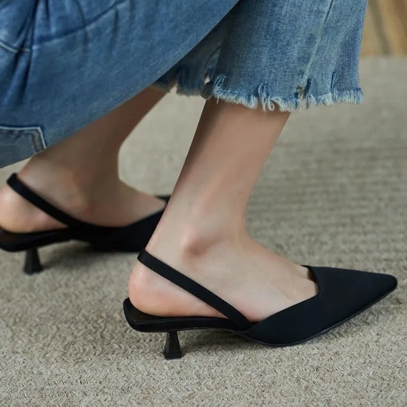 Summer new style women's shoes - low-heeled fairy-style pointed-toe mid-to-lower heel flat-bottomed elegant sandals for women
