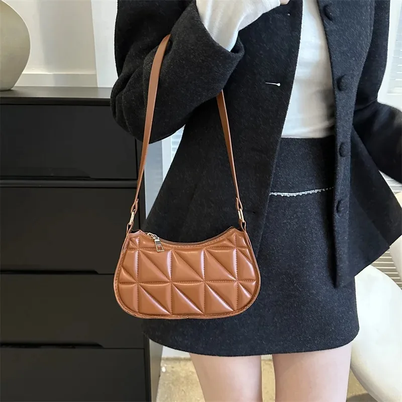 جديد المرأة حقيبة كتف بولي Leather حقيبة جلدية تحت الإبط بلون حقائب اليد الترفيه التنقل حقائب بيد صغيرة موضة سستة مخلب