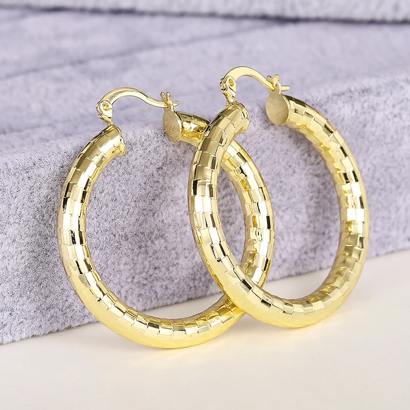 Huitan Fashion Hoop Earrings Luxury Opulent Women’s Ear Piercing Accessories Delicate Chic Attractive Engagement Party Jewelry