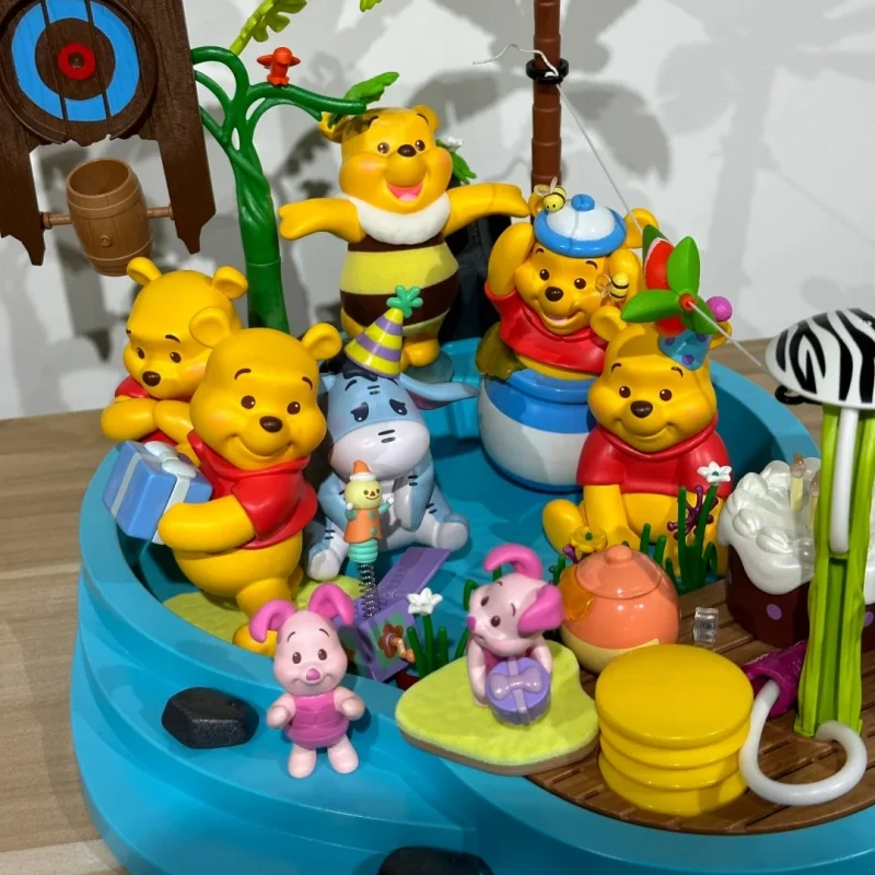 Miniso Winnie the Pooh viejo amigo fiesta tema caja ciega figura Kawaii lindo juguete para niños cumpleaños regalo de Navidad coleccionable de moda