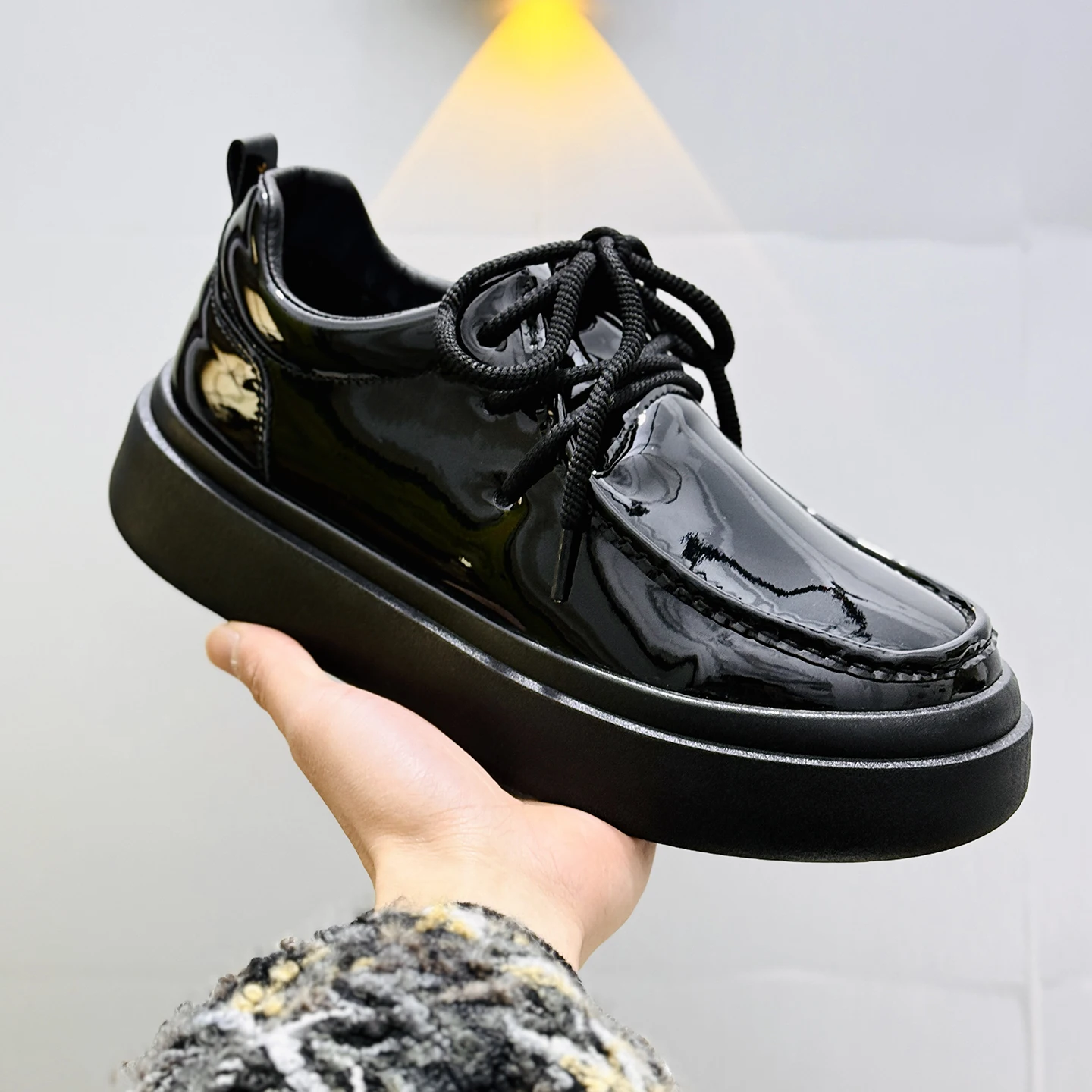 

Мужские легкие спортивные повседневные кроссовки для активного отдыха. Легкие повседневные мужские туфли для активного отдыха.