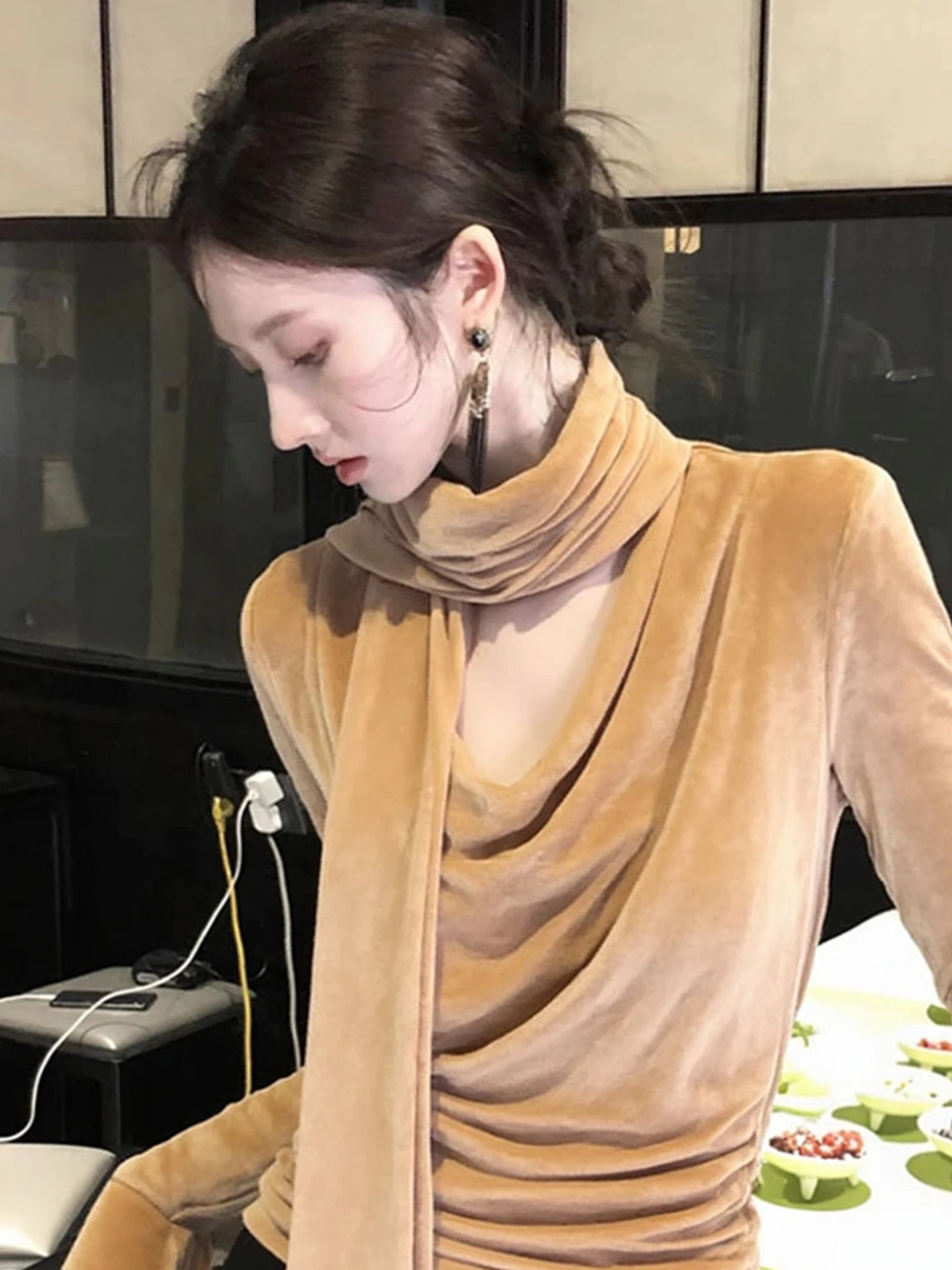 벨벳 롱 슬리브 티셔츠 단색 슬림핏 가을 겨울 패셔너블 헤드 오버 힐스 베이스 캐주얼 여성 탑