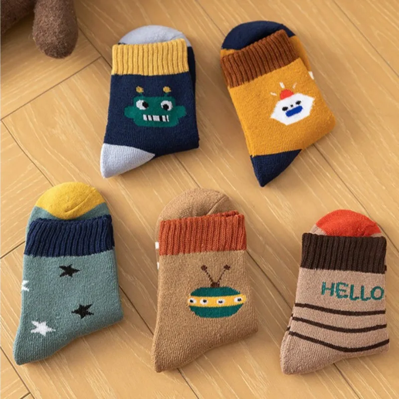 5 Paar dicke warme Socken für Kinder, niedliche Cartoon-Babysocken, mittellange Socken, warme Plüsch-Langsocken für den Winter, thermische Kinderschuhe – Detail 8