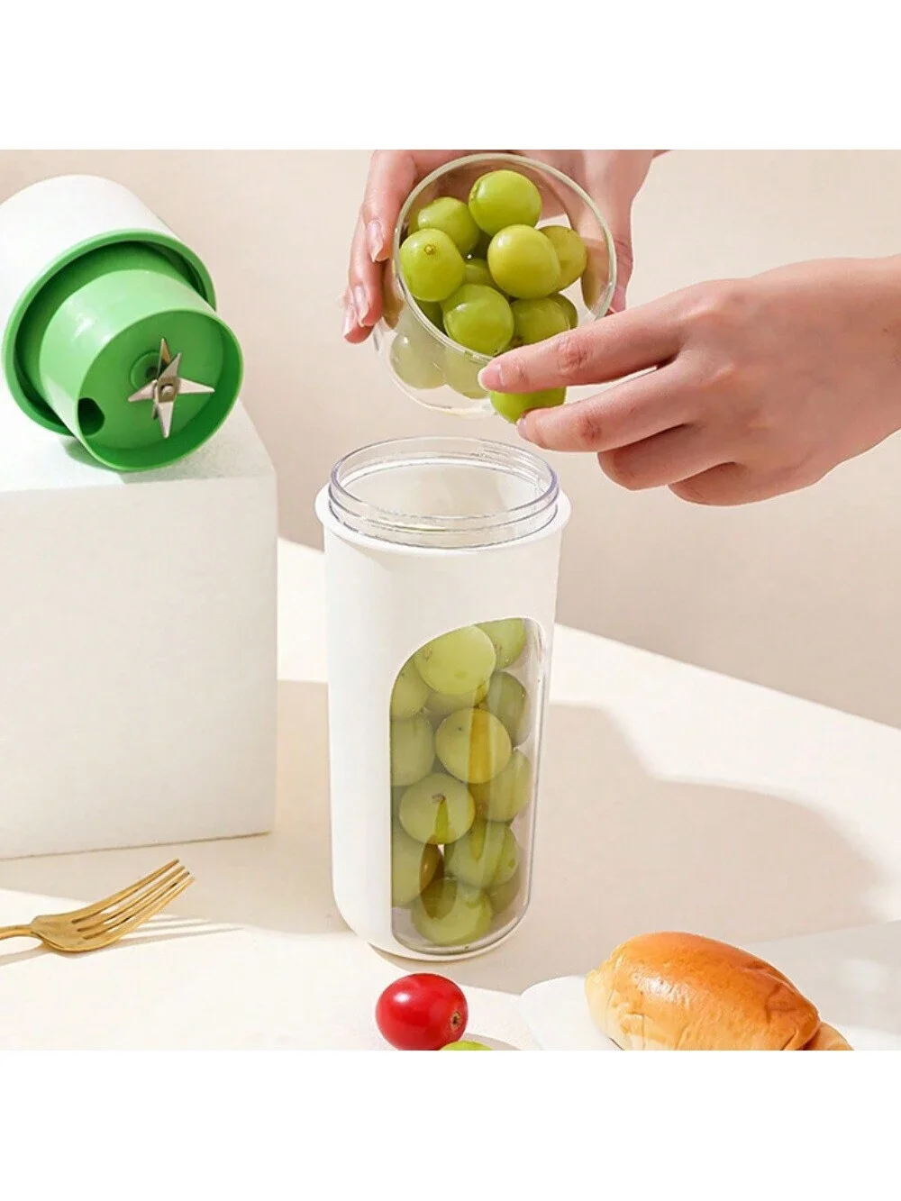 휴대용 핸드헬드 주서기 컵, USB 충전식 과일 주스 메이커 빨대 포함