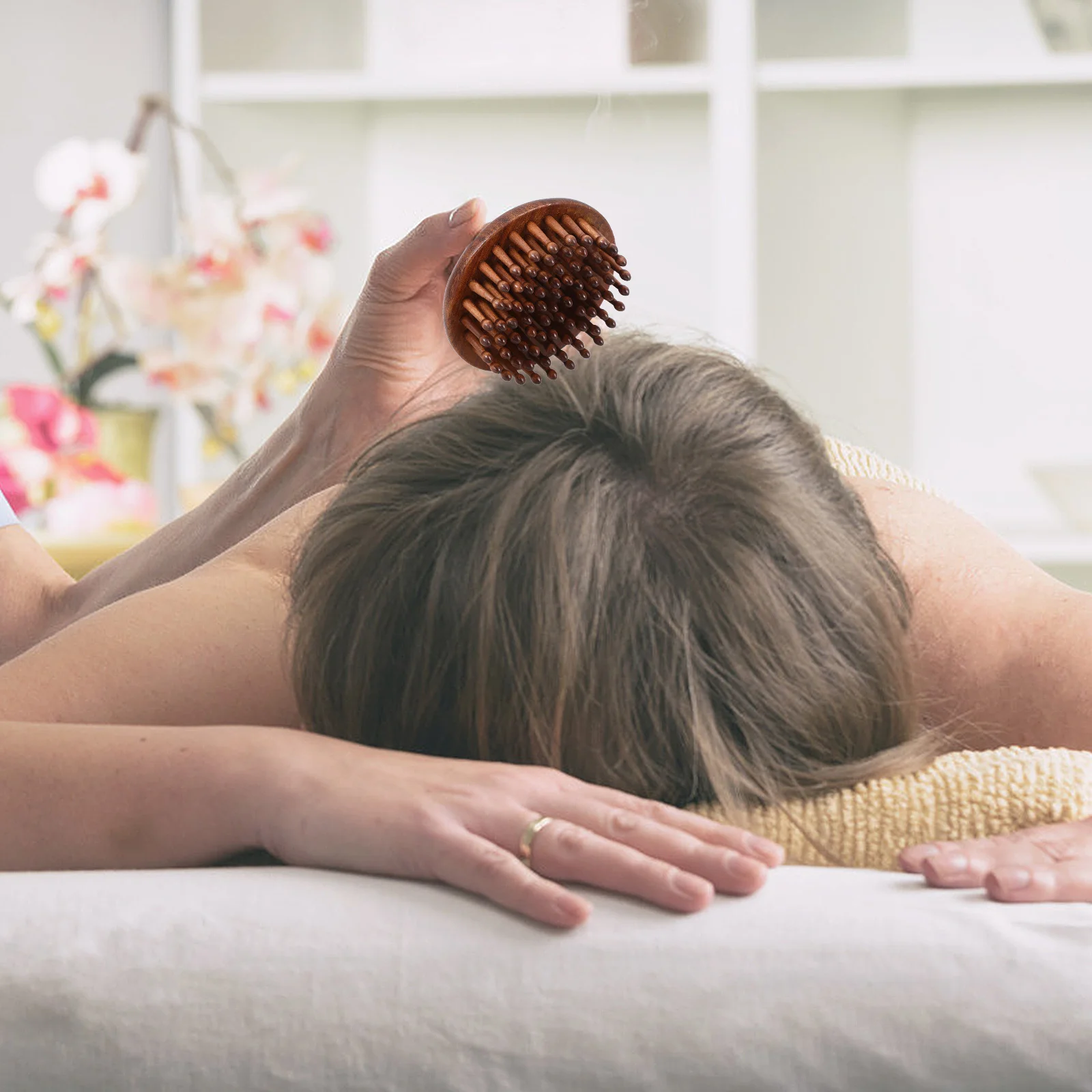 Round Wooden Scalp Massager Comb Sturdy Wood Handheld Hair Tool for Even Shampoo Distribution Soothing Head Massage Experience