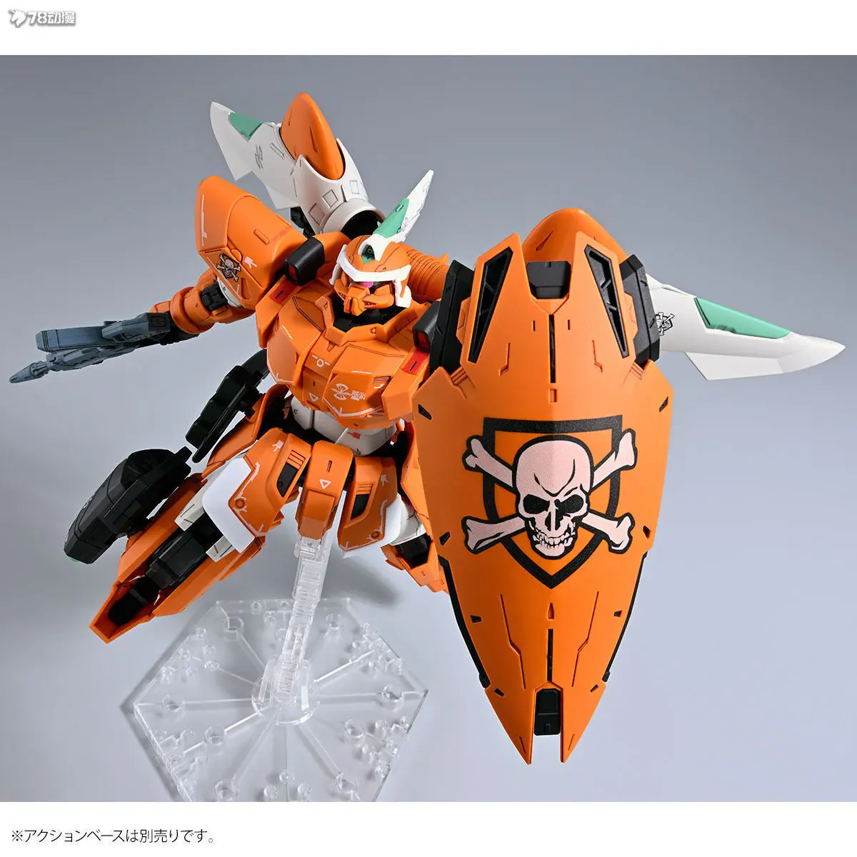 BANDAI Original MG serie ZGMF-1017 MOBILE GINN 1/100 figura de Anime modelo de ensamblaje juguetes regalos para niños adornos coleccionables