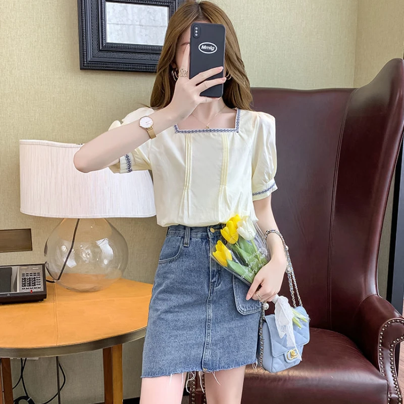 بلوزات نسائية على الطراز الفرنسي بياقة مربعة وأكمام منتفخة بسيطة للصيف تصميم جديد يناسب الجميع ملابس خروج أنيقة غير رسمية فضفاضة