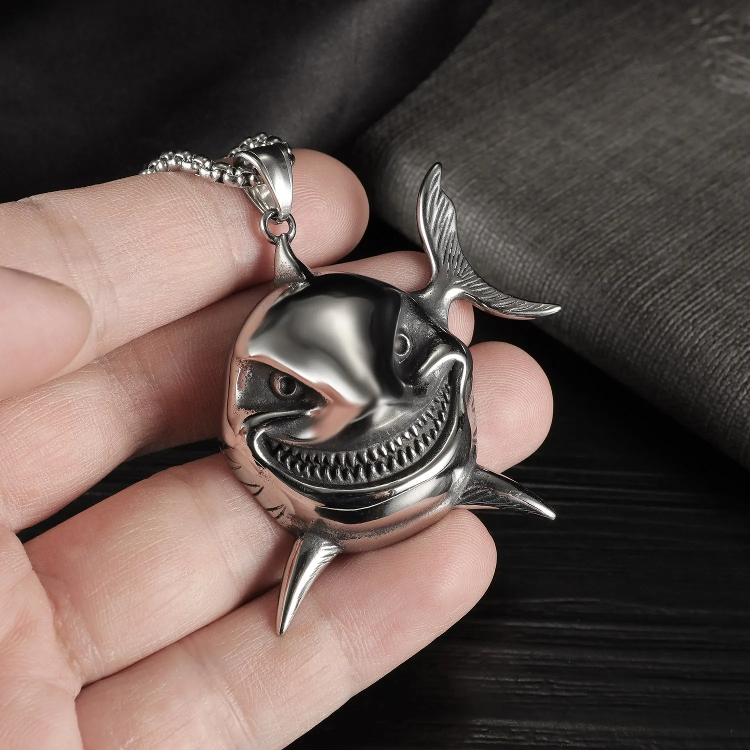 Fashion Fierce Shark Pendant Necklace Charm Men\'s Necklace Metal Rock Accessories Gift Hip Hop Punk Jewelry Wholesale
